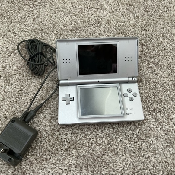 ⭐️ Firm Price ⭐️ Nintendo DS game console - Picture 2 of 2